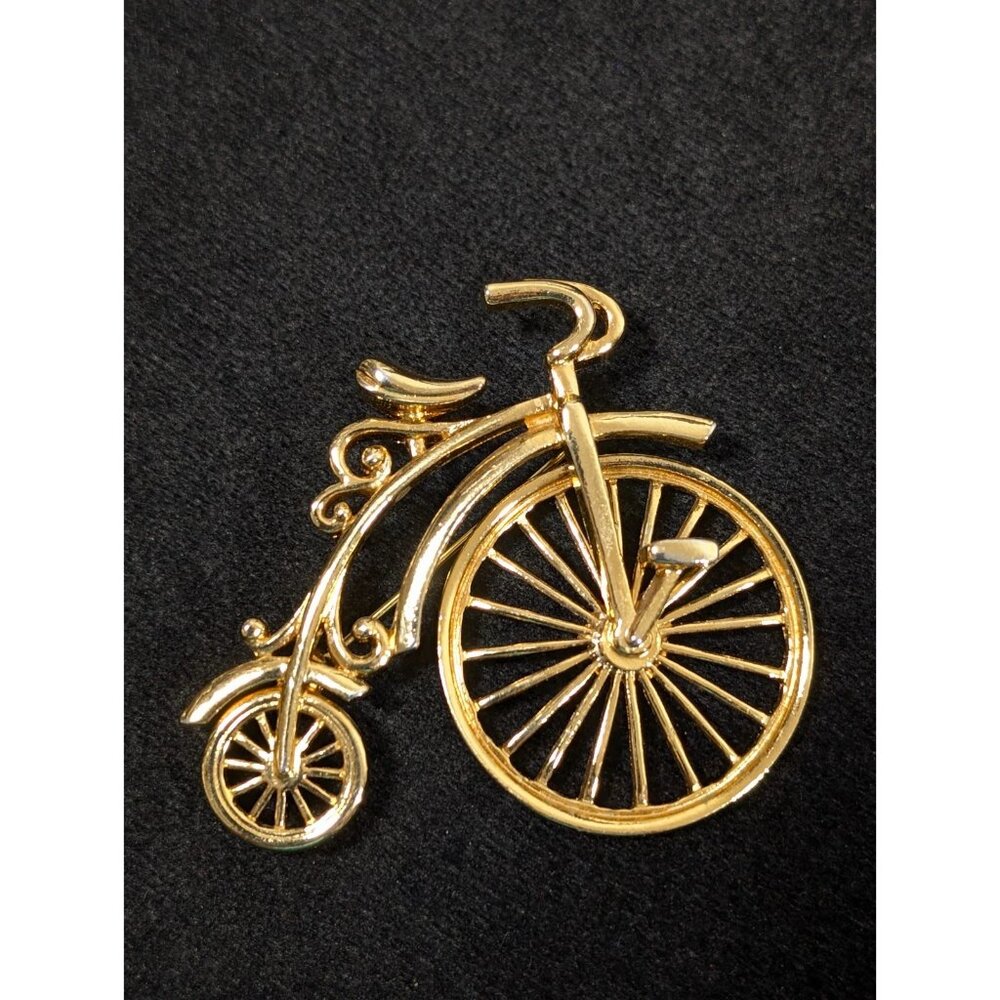 Vintage Avon Heirloom Bicycle Brooch Moving Wheels Gold Tone victorian‎ Style